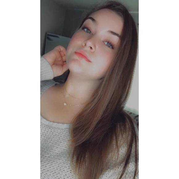 Profile Picture of Bianca Bloomquist (@biancuhnb) on Poshmark