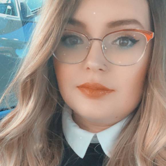 Profile Picture of Ashley Dickey (@obviouslyashley) on Poshmark