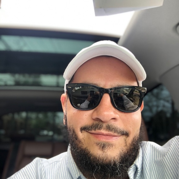 Profile Picture of Antonio Roman (@aroman6596) on Poshmark