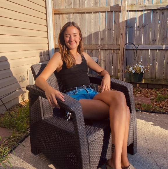 Profile Picture of Maddie Colletta (@mpcolletta) on Poshmark