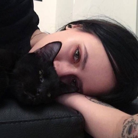 Profile Picture of Chetvxendcml Chetvxendcml (@chetvxendcml) on Poshmark