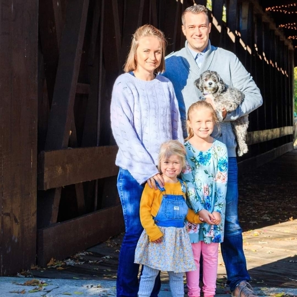 Profile Picture of Kelsey Mandeville (@kelseymandevill) on Poshmark