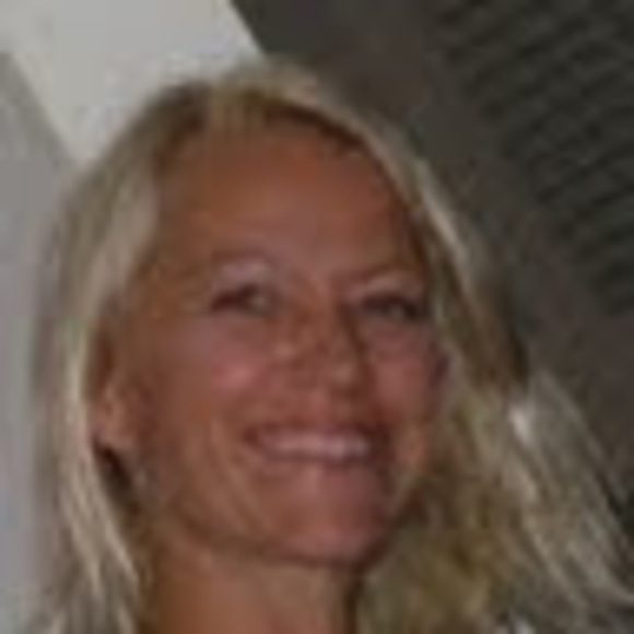 Profile Picture of Cindy Mckay (@cindyamckay) on Poshmark