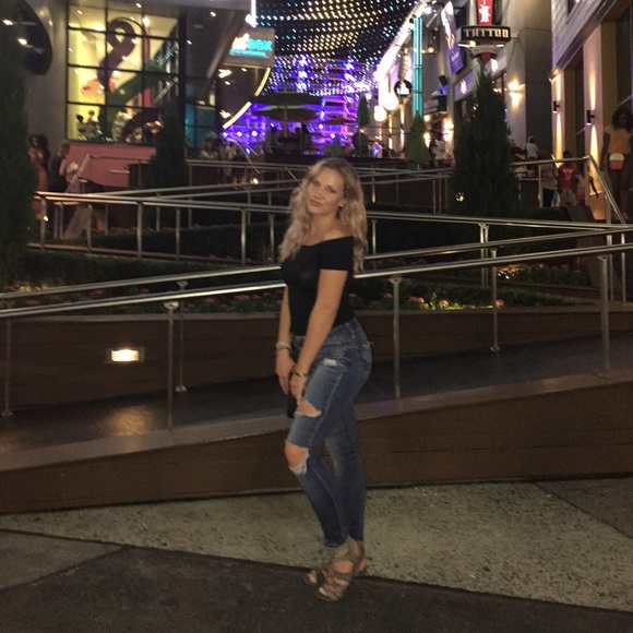 Profile Picture of Claire Dacko (@clairedacko) on Poshmark