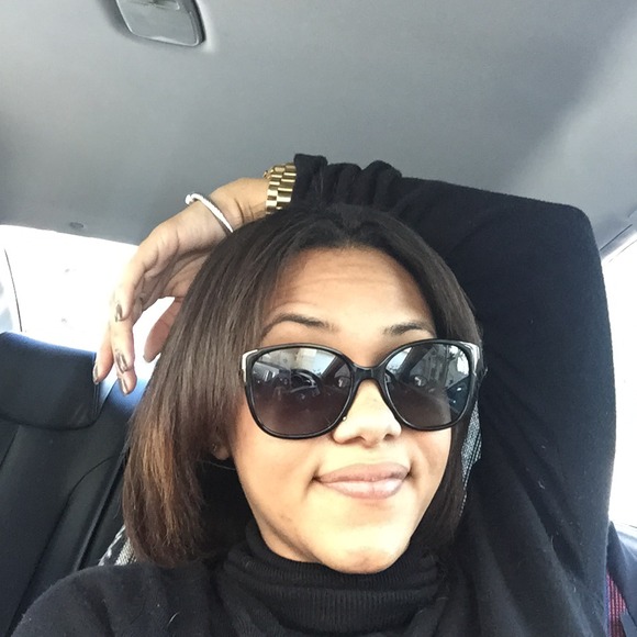 Profile Picture of Taylor Farrell (@taylabeth_) on Poshmark