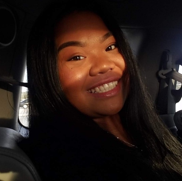 Profile Picture of Elyssa Cabusora (@eacxo) on Poshmark