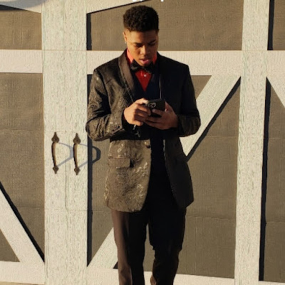 Profile Picture of Joseph Hollins (@josephwill2006) on Poshmark