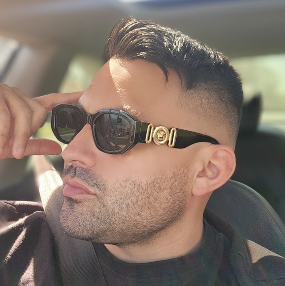 Profile Picture of Marko Curiel (@markocuriel) on Poshmark
