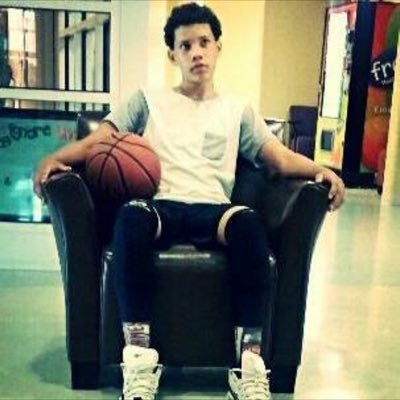 Profile Picture of Fabian DeJesus (@fabiancurry30) on Twitter