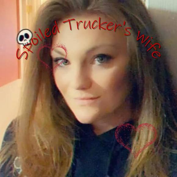 Profile Picture of Amber Lengenfelder (@thaqueeny) on Poshmark