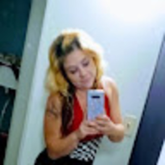 Profile Picture of Haley Shinn (@haleyshinn639) on Poshmark
