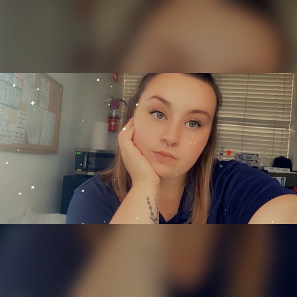 Profile Picture of Jessica Enzeroth (@_jlinnet18) on Poshmark