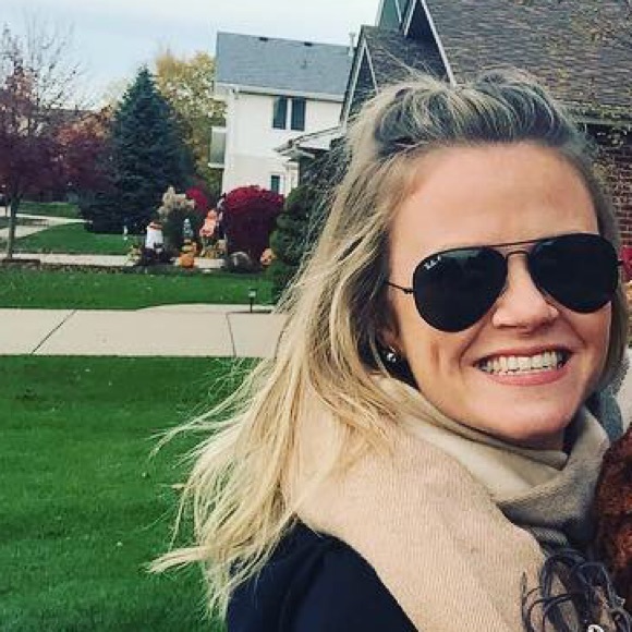 Profile Picture of Sara Conway (@conway_sara) on Poshmark