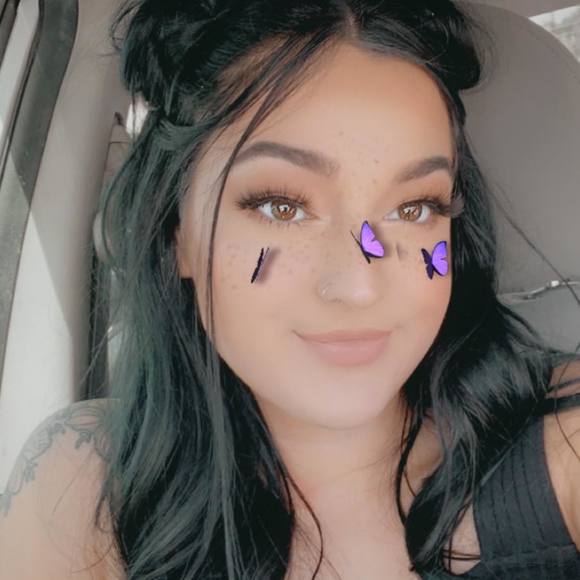 Profile Picture of Jenna Farrow (@jenna_farrow) on Poshmark