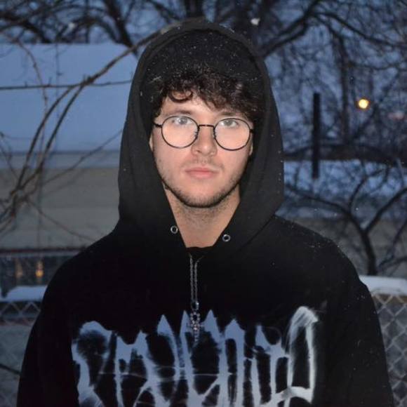 Profile Picture of Étienne Brien (@sxnseimp3) on Poshmark