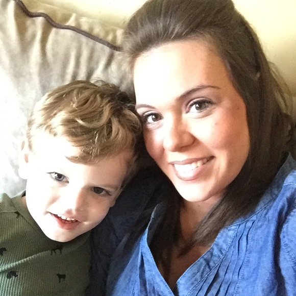 Profile Picture of Ashley Altman (@akaltman1127) on Poshmark