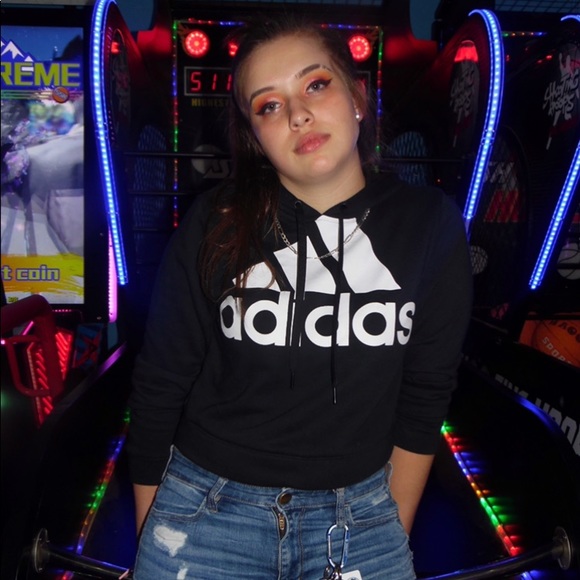 Profile Picture of Alyssa Vanderstow (@aly_yy) on Poshmark