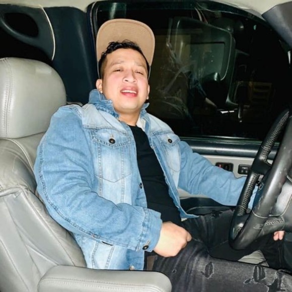 Profile Picture of Enrique Chavez (@enriquechave662) on Poshmark
