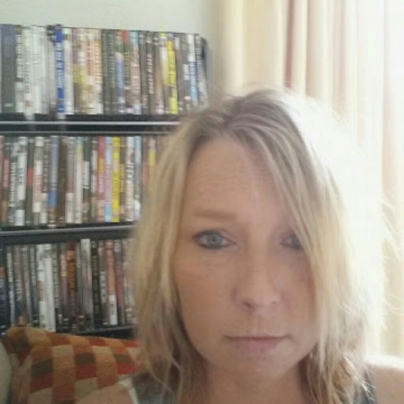 Profile Picture of Sherry Drabeck (@sherrylynnd427) on Poshmark