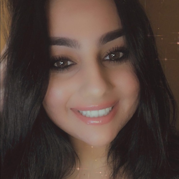 Profile Picture of Sona Vardanyan (@sona_vardanyan) on Poshmark