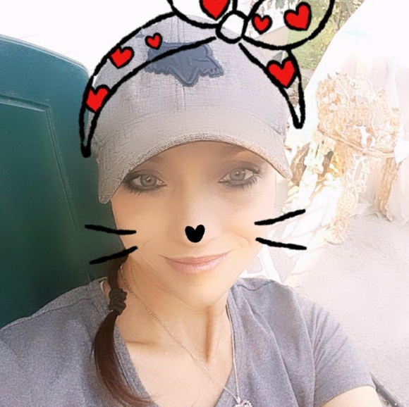 Profile Picture of Andree Falgout (@abeck81) on Poshmark