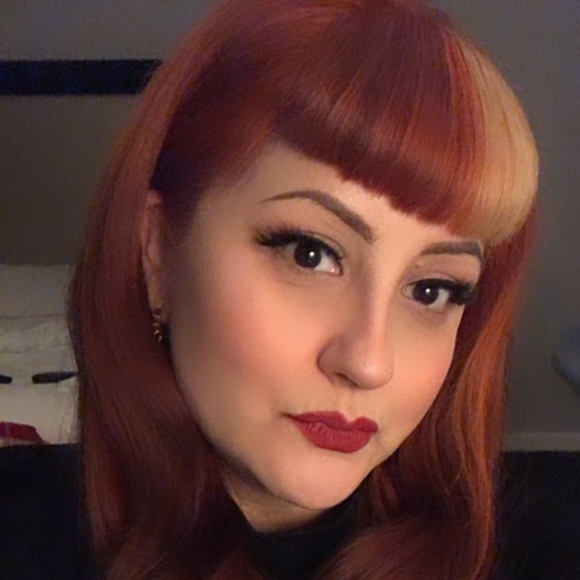 Profile Picture of Janet Bee (@spookyghoul21) on Poshmark