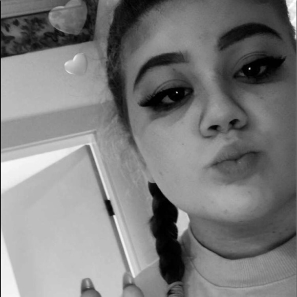 Profile Picture of Lily Jordan (@lily_jordan) on Poshmark
