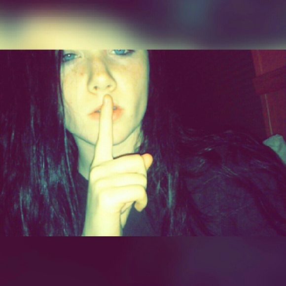 Profile Picture of Shayna Hicks (@shaynahicks) on Poshmark