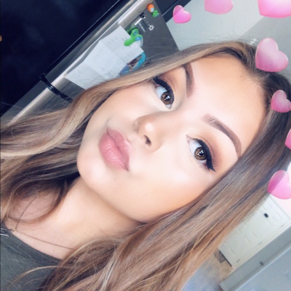 Makenzie Vassar - Poshmark Profile Picture of Makenzie Vassar (@makenzievassar) on Poshmark