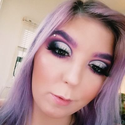 Profile Picture of Heather Proper (@makeupheather92) on Twitter