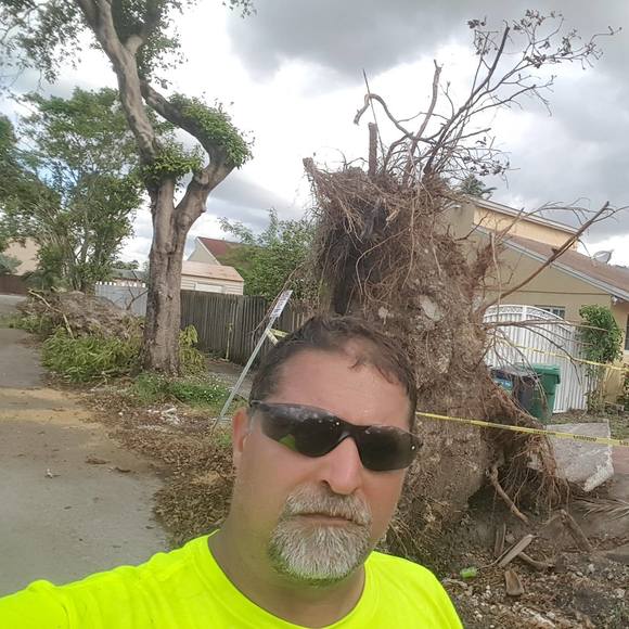 Profile Picture of Carl Hall (@carl41467) on Poshmark