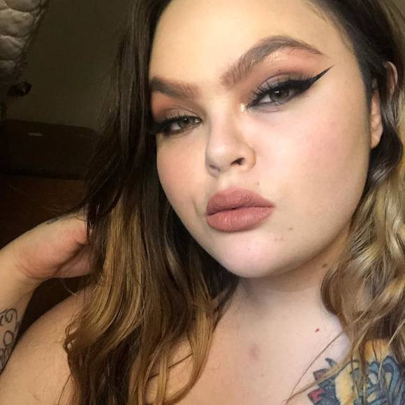 Profile Picture of Michaela Fowler (@michaeladawn) on Poshmark