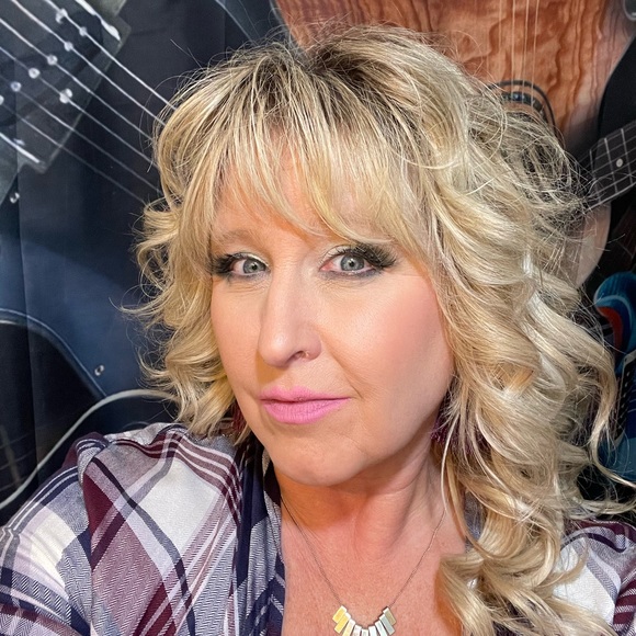 Profile Picture of Tracey Trapp (@tracey_trapp) on Poshmark