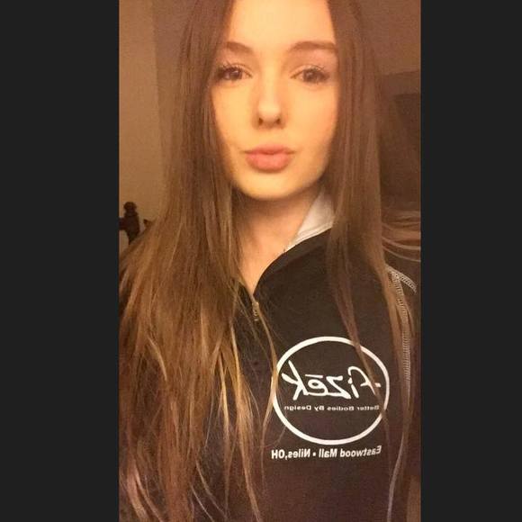 Profile Picture of Kaylee Scarnati (@kscarnati) on Poshmark