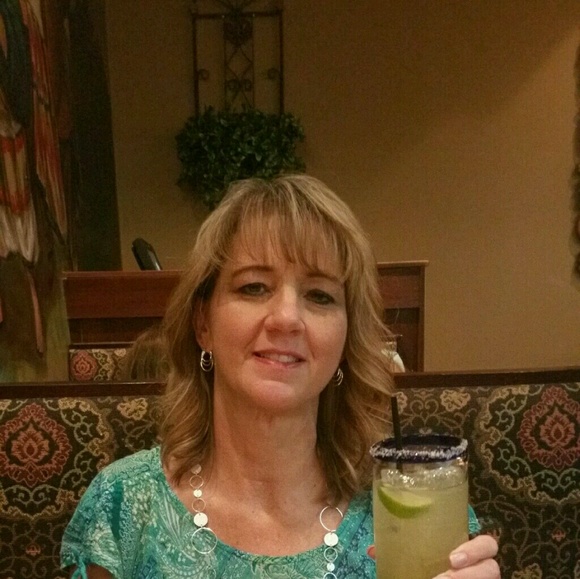Profile Picture of Denise Lasley (@cating2018) on Poshmark