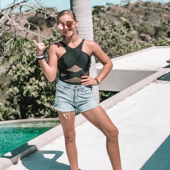 Jenna Edmonds - Poshmark Profile Picture of Jenna Edmonds (@jennaedmonds) on Poshmark