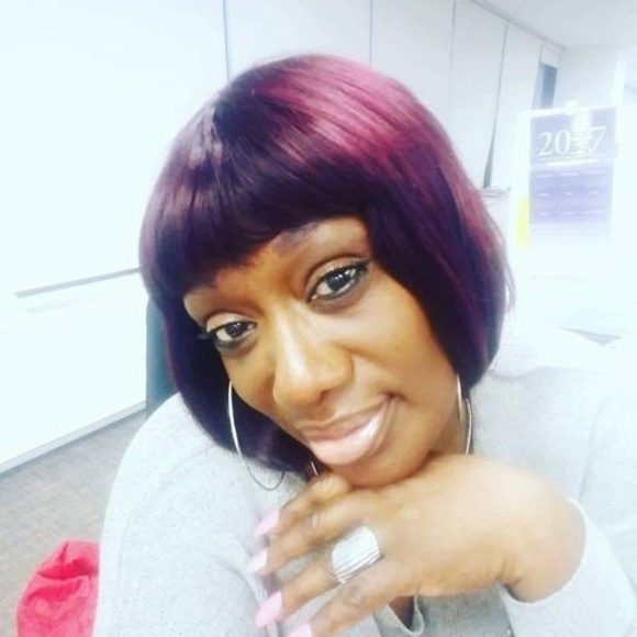 Profile Picture of Pamela Ivy (@pamelaivy383) on Poshmark