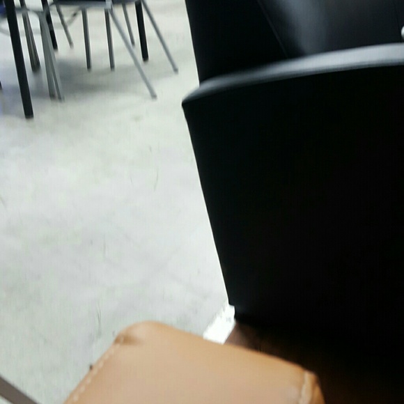 Profile Picture of Dawn Lhuillier (@dmlhuillier) on Poshmark