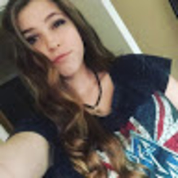 Profile Picture of Megan Scheraldi (@meganscheraldi) on Poshmark