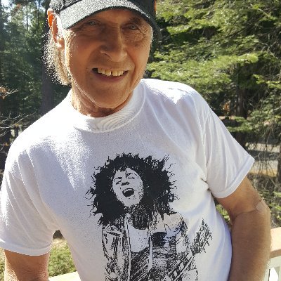 Profile Picture of Bill Legend & Julia (@juliadkfifield) on Twitter