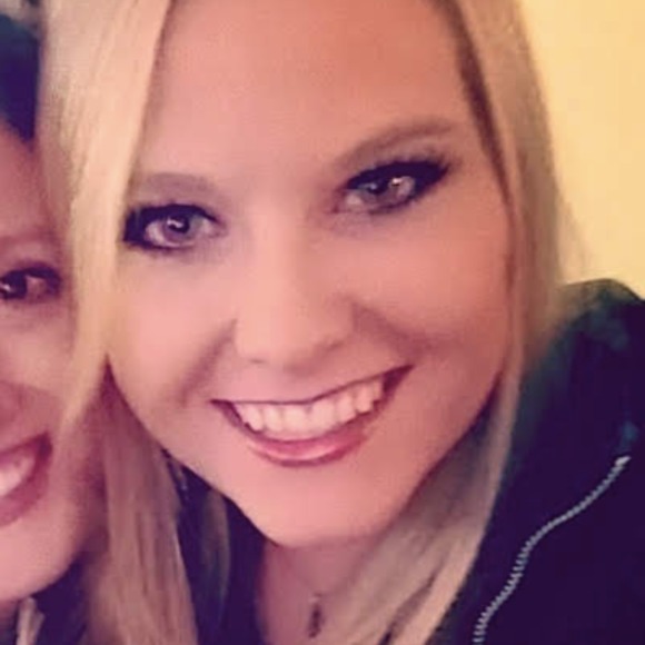 Profile Picture of Heather Hobbs (@hhobbs8) on Poshmark