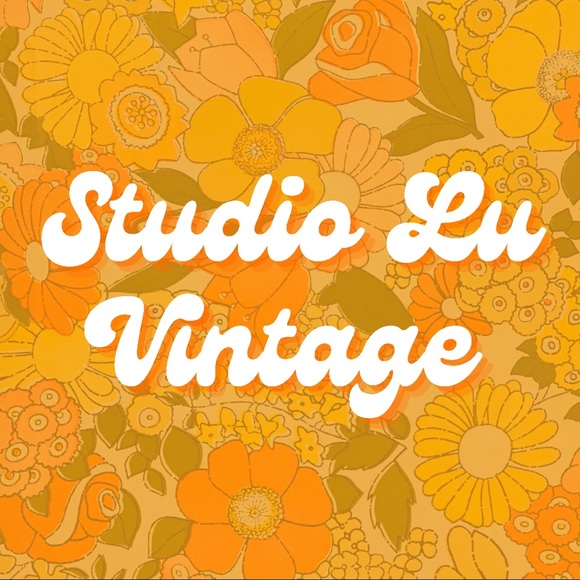 Profile Picture of Stephani Mitchell (@studioluvintage) on Poshmark