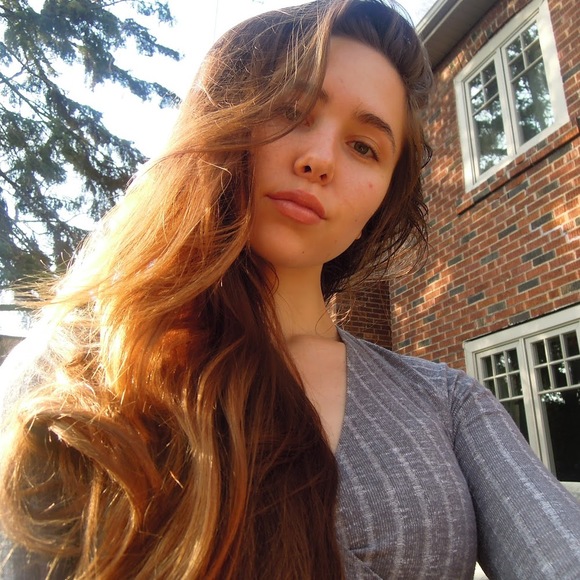 Profile Picture of Emma Bronskill (@emmbronskill) on Poshmark