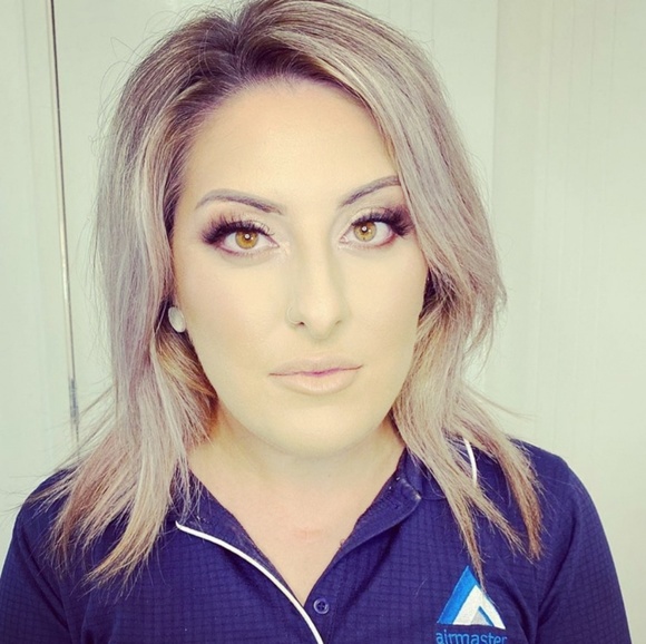 Profile Picture of Jacki Dalbon (@89jax) on Poshmark