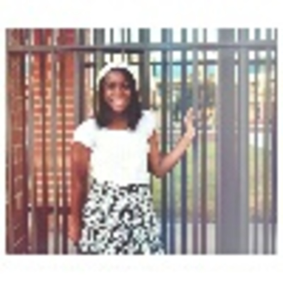 Profile Picture of Kendra Moody (@kendramody_) on Poshmark