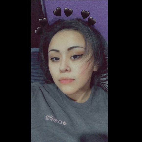 Profile Picture of Lisette Rocha (@lisettee98) on Poshmark