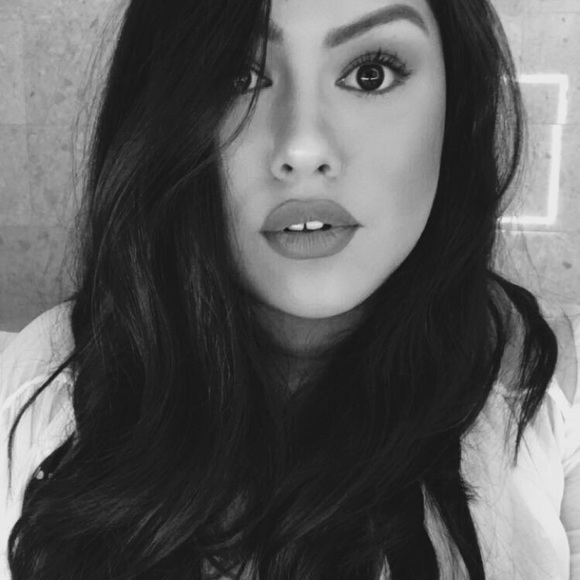 Profile Picture of Rawshan Khuda (@shltrcatgdss) on Poshmark