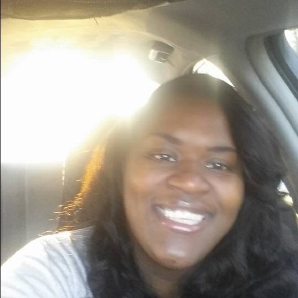 Profile Picture of Tongela Davis (@tongela38701) on Poshmark