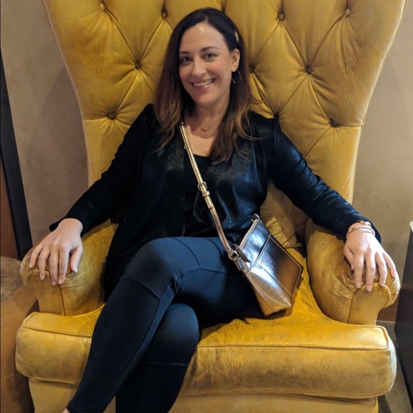 Profile Picture of Amy Shapiro (@aimes21) on Poshmark