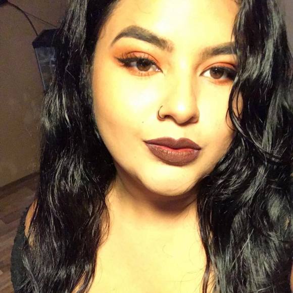 Profile Picture of Marbellaa Aparisioo (@bella_seleste) on Poshmark